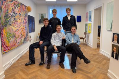 Fra venstre er det Carl Hede Aaby, Morten Moesgaard, Benjamin L. Henriksen, Christian Riis Petersen og Asger Søgaard, som sammen står bag Galleriet Pingo