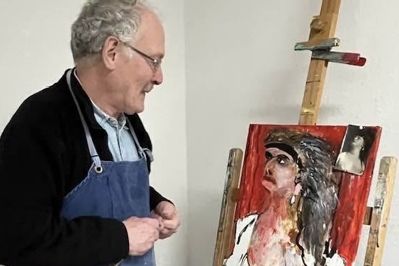 Christian Carstensen er en af de omkring 50 medlemmer, der vinteren igennem samles på Ryvang i malerfællesskabet Colourit'en. Nu holder gruppen forårsudstilling.