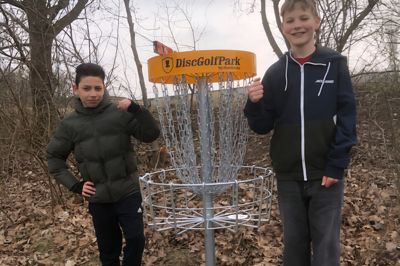 To af de stolte banebyggere, Laith Jumaa (tv) og Benjamin Østerdal Hansen. Den tredje banebygger er Mads Tran. De tre drenge går i 6. klasse sammen.