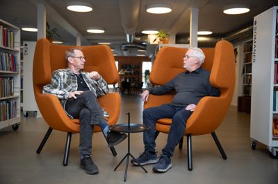 - Mænd er ikke så gode til at komme ud af busken og møde nogle andre. Men det viser sig, at hvis de lige får et lille skub i ryggen, så vil de gerne, siger Martin Haunstrup (th), der står for det nye tilbud »Herrerummet« sammen med Erling Birkbak.