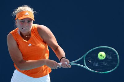 Clara Tauson var senest i aktion i Miami Open, hvor hun opgav med rygsmerter mod Katie Boulter.