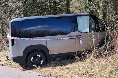 I forbindelse med at en 66-årig mand fik hjertestop kørte hans bil ind i træerne ved Frederiksberggade.