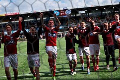 SIF-spillerne rejste sig efter det tunge nederlag i København og besejrede OB med 3-1 på Jysk Park.