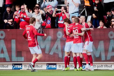 De 5670 tilskuere fik masser af juble over efter pausen.