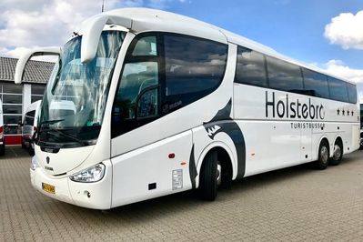 Viggo Steffensen har solgt sit firma Spjald Rutebiler med tre busser til Holstebro Turistbusser. Viggo Steffensen blev medejer af Spjald Rutebiler i 1985 og senere eneejer.