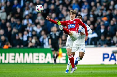 William Kirk er startet inde i de seneste fire superligakampe. Blandt andet i nedsablingen i Parken, hvor han dog blev pillet ud allerede efter 35 minutter.