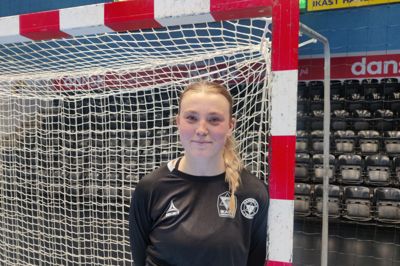 17-årige Sofie Jørgensen kan i aften få førsteholdsdebut for Ikast Håndbold, når holdet åbner slutspillet på udebane mod Viborg HK.