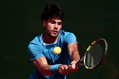 Carlos Alcaraz nåede kun at spille en kamp i Barcelona, før han trak sig med en skade.