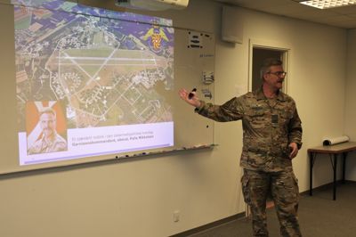 Oberst, chef for Operativ Support Wing og garnisonskommandant på Flyvestation Karup, Palle Mikkelsen gav en aktuel geopolitisk opdatering på situationen i Danmark på et møde for veteraner i Ikast-Brande Kommune.