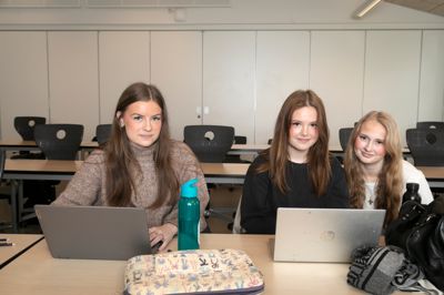 Caroline Kudahl, Catrine Frost og Isabella Fabricius går i 10. klasse og ser frem til at komme i gang med en erhvervsuddannelse efter sommerferien.