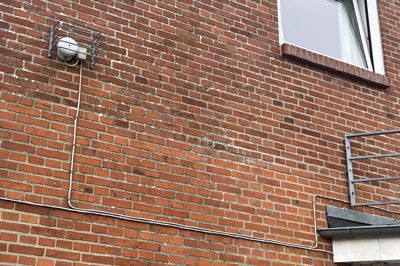 Ringeklokken har i mange år siddet på muren på Hodsager Skole. Den sidder der stadig, men er ikke længere i brug.