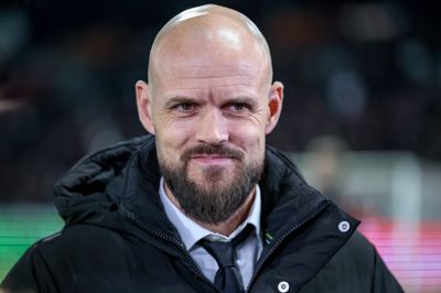 Sportschef Kristian Bach Bak og resten af FC Midtjyllands sportslige ledelse står foran klubbens måske største transfervindue nogensinde. Men det er ikke let at planlægge salg og indkøb, når man ikke ved, om efteråret byder på Champions League, Europa League eller Conference League.