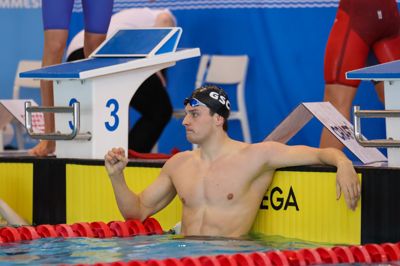 Frederik Riedel Lentz er den første danske herresvømmer til at præstere en tid hurtigere end 49 sekunder i discplinen 100 meter frisvømning på langbane.