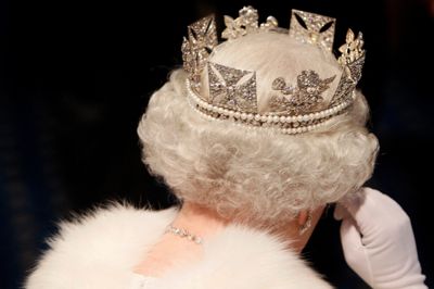 Historiker Anna Keay vil i forbindelse med arbejde med biografi få adgang til både dronning Elizabeths personlige og officielle dokumenter fra det kongelige arkiv.