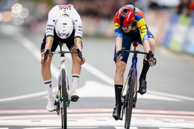 Mattias Skjelmose fik lige nøjagtig kastet cyklen foran Tadej Pogacar i Amstel Gold Race sidste år.