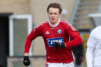 Malthe Emil Søgaard Hansen er søn af FC Fredericias cheftræner, Michael »Handske« Hansen, der både har været spiller, træner og head of coaching i SIF