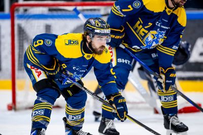 Kyle Maksimovich (9) scorede det forløsende mål til 2-0 i den anden finale mod Herlev. Scoringen kom umiddelbart efter, at Blue Fox ikke fik udnyttet to minutter i fem mod tre.