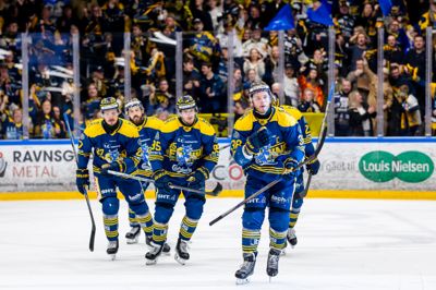 Morten Poulsen (t.h.) scorede finaleseriens første mål, da fredag aften gjorde det til 1-0 mod Herlev. Kampen blev vundet 3-1 og blev søndag fulgt op med 3-0 på udebane.