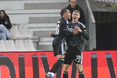 FC Københavns Viktor Dadason jubler efter sin scoring mod Vejle.