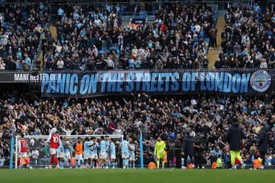 Manchester Citys fans benyttede sejren på Etihad Stadium til at drille Arsenals tilhængere med et banner.
