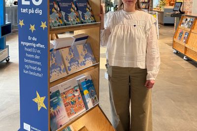 Marie Louise Birch-Jensen, Europe Direct Manager ved Herning Bibliotekerne, står klar med et nyt EU-informationscenter, der skal bringe EU helt tæt på borgerne.