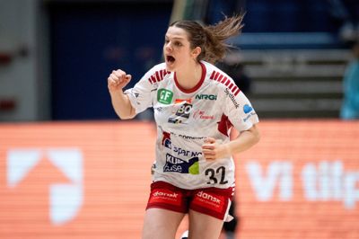 20-årige Loïs van Vliet knytter næven efter en af sine seks scoringer i sæsonens første slutspilskamp mod Viborg. I aften skal hollænderen og Ikast-kvinderne op imod Horsens.