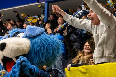 Maskotten Victor er helt sikkert klar til at holde guldfest med Blue Fox-spillerne, men først når guldet endegyldigt er i hus, vil klubben melde ud, hvordan holdet skal fejres.