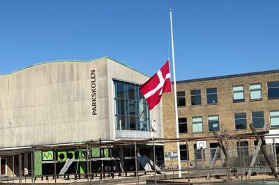 Onsdag flager Parkskolen på halv for at mindes den afdøde elev, som mistede livet i en badeulykke i Italien.