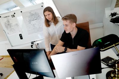 Søskendeparret Mathilde og Mikkel Korshøj driver Stjernefabrikken sammen.
