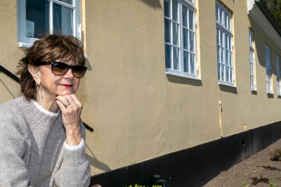 Sonja Oppenhagen havde indtil for nyligt aldrig selv besøgt Jeppe Aakjærs digterhjem, Jenle. Det til trods for, at hun i mange år har været meget fasicineret af forfatterens liv.