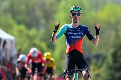 Der var god afstand ned til forfølgerne, da Seixas krydsede målstregen på Mur de Huy.