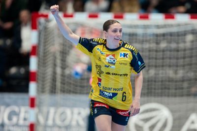 24-årige Cecilie Brandt nettede ni gange, da Ikast Håndbold onsdag aften besejrede Horsens. I næste uge venter topbraget hjemme mod Odense.