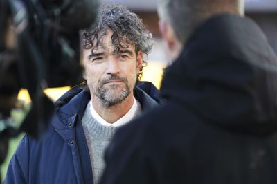 Træneren og truppen skal have lov til at arbejde videre for at komme tilbage i Superligaen, mener direktør i Vejle Boldklub, Henrik Tønder.