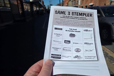 Videbæk Handel og Erhverv har i denne uge »Forår i Videbæk«, hvor kunderne kan samle stempler og deltage i konkurrencen om at vinde gavekort. Man skal på den udleverede kupon samle tre stempler fra forskellige butikker, der er med i kampagnen.