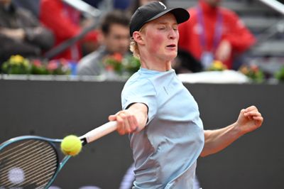 Elmer Møller er stærkt spillende i Madrid og tog fredag en af karrierens største sejre.