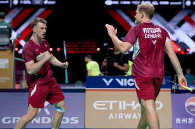 Daniel Lundgaard og Mads Vestergaard vandt deres kamp, da Danmark åbnede Thomas Cup med sejr over Sydkorea i Horsens.