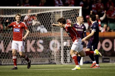Silkeborgs Simon Stüker jubler efter sin scoring blot 30 sekunder efter, at han blev skiftet ind mod Randers.