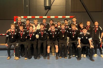 Glade BSH-spillere efter storsejren i bronzekampen, hvor Luka la Cour Riis blev kåret til kampens bedste BSH'er. I semifinalen mod GOG tilfaldt den hæder målmand Emil Hovgaard.