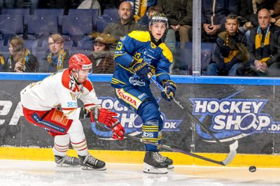 Efter en flot sæson i Blue Fox er backen Kasper Larsen (t.h.) klar til sit første senior-VM for Danmark.