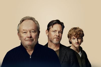 »Når vinden vender« får premiere i september med Bjarne Henriksen, Paw Henriksen og Casper Kjær Jensen på rollelisten.