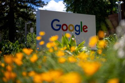 Googles moderselskab, Alphabet, har onsdag fremlagt kvartalsregnskab, der overgår forventningerne.