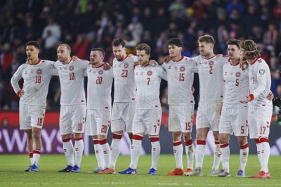 Danmarks fodboldlandshold mistede sin sidste chance for at komme til VM med nederlaget til Tjekkiet efter straffesparkskonkurrence.