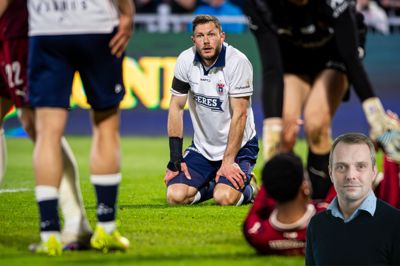 36-årige Henrik Dalsgaard (i.m.) ved en ting eller to om det psykologiske spil, når tingene spidser til. Men AGF kan nu lige så vel snuble i de sidste tre kampe som FCM, mener sportsredaktør Jørn Just. Han tvivler på, at nogen af de to guldbejlere »bare« gør rent bord.