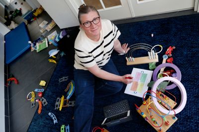 På grund af sin ordblindhed kunne dagplejer Annelise Vinding Bjerg tidligere godt blive presset, når børnenes udvikling skulle dokumenteres, eller der skulle skrives beskeder ud til forældrene. Efter et kommunalt kursus har hun fået nye værktøjer, som gør hendes hverdag nemmere.