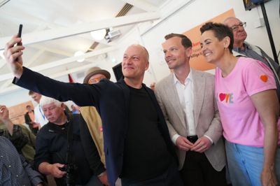 - Det er meget tæt på, og jeg tør godt spå om, at vi ikke har en ny regering, inden fødslen bliver sat i gang på hospitalet, siger Peter Hummelgaard.