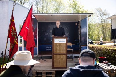 Sognepræst Bo Knudsen fra Herning Kirke var hovedtaler til 1. maj-arrangementet fredag hos 3F i Birk. Kampdagen var også store bededag - og det gik ikke ubemærket hen.