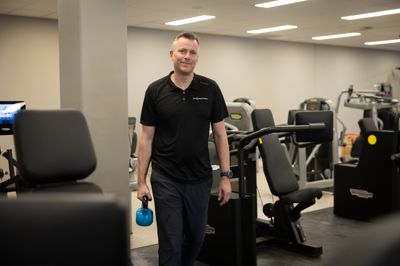 48-årige Jens Ole Leth Staunstrup er medejer af det nye træningscenter i Vestergade, hvor det på et tidspunkt også er meningen, at der skal være to behandlerrum for fysioterapeuter.