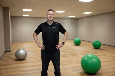 48--årige Jens Ole Leth Staunstrup har klinik for fysioterapi og træningscenter i både Ikast og Silkeborg. I denne uge føjede han endnu et til - i Vestergade i Herning.