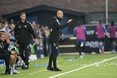 Cheftræner Nicklas Pedersen og HB Køge vendte 0-2 til 3-2 hjemme mod B93.