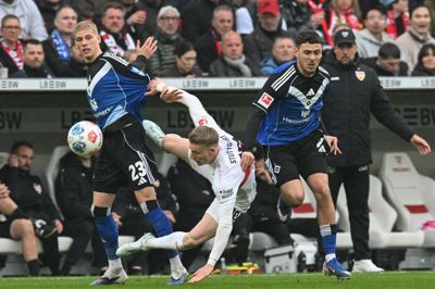 Albert Grønbæk (til venstre) spillede en fremragende kamp for Hamburger SV, som lørdag vandt ude over Eintracht Frankfurt.